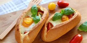 Photo de la Recette: Egg Boat ou Oeuf Cocotte Cuit dans un Pain