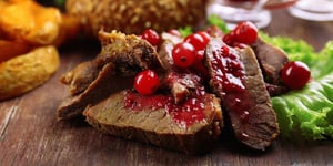 Photo de la Recette: Filet de Chevreuil aux Airelles et Champignons