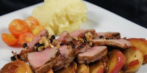Filet de Porc Farci sur Pommes en Sauce