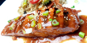 FILETS DE SAUMON À LA SAUCE BBQ THAÏLANDAISE