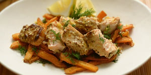 Photo de la Recette: Frites de Patates Douces au Citron, à la Moutarde et au Saumon Rôti