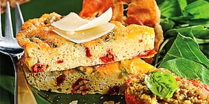 Photo de la Recette: Frittata aux Tomates Séchées et Chips de Prosciutto