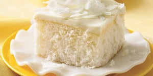 Gâteau à la Noix de Coco avec Glaçage au Chocolat Blanc