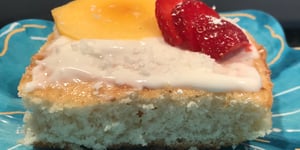 Gâteau à la Vanille Garni de Yogourt et Fruits