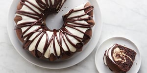 Gâteau au Chocolat avec Tourbillon de Fromage à la Crème en Couronne