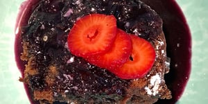 Gâteau au Chocolat, Salade de Fruits et Coulis de Bleuets