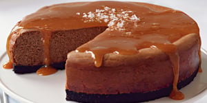 Gâteau au Fromage au Caramel Salé et au Chocolat