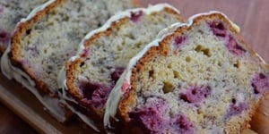 Gâteau aux Bananes, Framboises et Chocolat Blanc