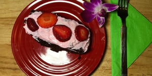 Photo de la Recette: Gâteau Chocolat et Fraises Glaçage Rose