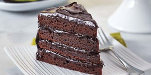 Gâteau Étagé au Fudge, Glaçage à L'avocat et au Chocolat