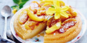 Photo de la Recette: Gâteau Magique au Caramel et Pommes Poêlées