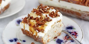 Gâteau Piqué aux Carottes et au Caramel