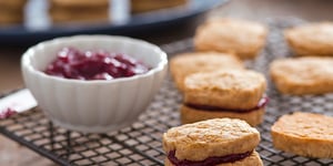 Photo de la Recette: Gâteries au Beurre D'arachides et à la Confiture