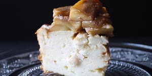 Photo de la Recette: GÂTEAU AU FROMAGE BLANC AUX POMMES ET CARAMEL