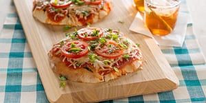 Photo de la Recette: Pizzas Pitas à la Tomate et au Basilic sur le Gril