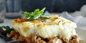 Photo de la Recette: HACHIS DE POULET, PURÉE AU FROMAGE LE JOLIETTE ET GARNITURE D'HERBES FRAÎCHES