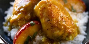 Photo de la Recette: Hauts de Cuisses de Poulet au Cari avec Pommes Caramélisées
