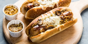 Hot-dogs aux Oignons Caramélisés, Champignons et Le Migneron de Charlevoix