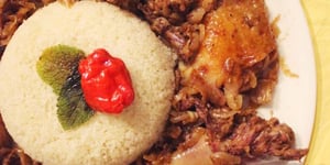 Photo de la Recette: Le Poulet Fumé au Soumbara et aux Oignons