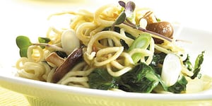 Photo de la Recette: LÉGUMES SAUTÉS AU WOK AUX NOUILLES ET BOUILLON DE LÉGUMES