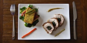 Photo de la Recette: MIGNON DE PORC, EN CROÛTE DE BAYONNE, FOURRÉ À CŒUR AU BRAISÉ D"ÉPINARDS