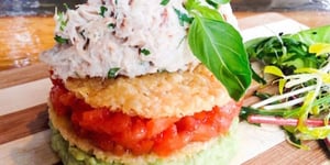 Photo de la Recette: Mille Feuille Crabe-Avocat et Tuiles de Parmesan