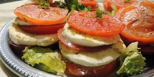 Photo de la Recette: Mille-Feuilles Tomate Mozzarella Pistou