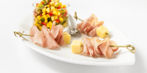 Mini Brochettes de Jambon et Fromage avec Salsa aux Fruits