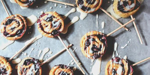 Photo de la Recette: Minibrioches à L’érable et aux Bleuets sur Bâton