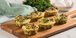 Minifrittatas au Chou Frisé et à la Saucisse