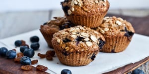 MUFFINS AUX BLEUETS, RAISINS ET ZESTE D'ORANGE