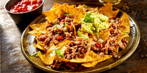 Nachos au Bœuf, Guacamole et Cheddar Fondu