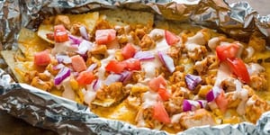 Photo de la Recette: Nachos au Poulet sur le BBQ (camping)