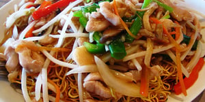 Photo de la Recette: Nouilles Chinoises Sautées aux Légumes et au Poulet