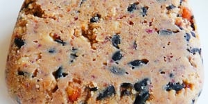 Photo de la Recette: Nourrir les Oiseaux avec un Gâteau de Graisse de Suif fait Maison