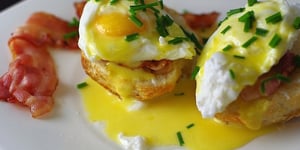 OEUFS BÉNÉDICTE – BENEDICT EGGS