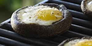 Œufs Grillés dans des Champignons Portobellos