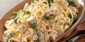 Photo de la Recette: Pâtes Alfredo Faciles au Poulet et au Brocoli
