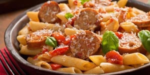Pâtes aux Saucisses et Poivrons