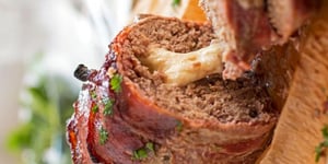 Photo de la Recette: Pain de Viande Farci au Fromage et Enrobé de Bacon