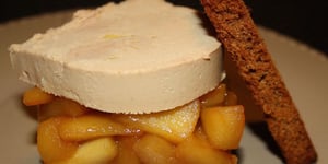 Pain D'épices Toasté, Lit de Pommes Caramélisées au Cidre et Foie Gras