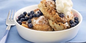 Pain Doré aux Bleuets et aux Bananes Garni de Granola