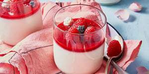 Panna Cotta à l’eau de Rose et Coulis de Framboise