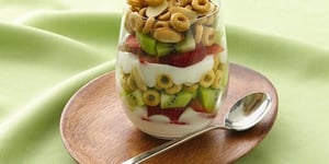 Parfaits aux Fraises et aux Kiwis avec Garniture Croquante