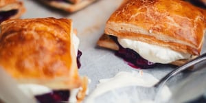 PASSION FLAKIE™ AUX PETITS FRUITS AVEC CRÈME FOUETTÉE AU CHOCOLAT BLANC