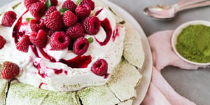 Pavlova au Thé Matcha et Framboises
