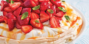 Photo de la Recette: Pavlova aux Fraises, Caramel D'Érable à L'Orange