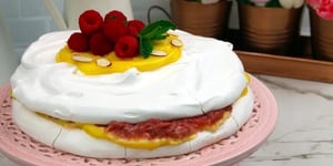 Pavlova de Pâques au Citron et à la Rhubarbe