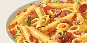 Penne Lisce à la Saucisse et aux Fines Herbes