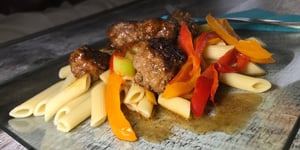 Photo de la Recette: Pennes Boulettes et Légumes Sauce Soya